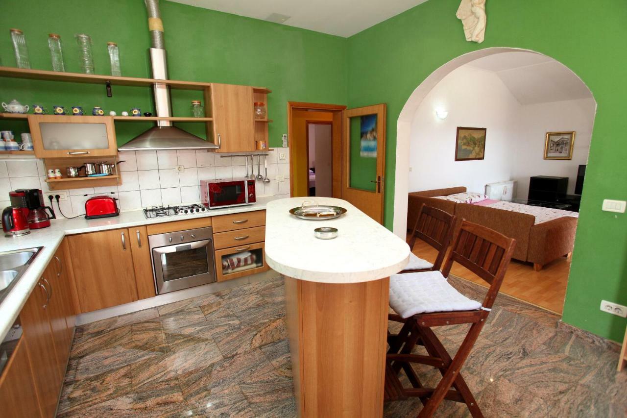 Apartman Dinka Trogir Exteriör bild
